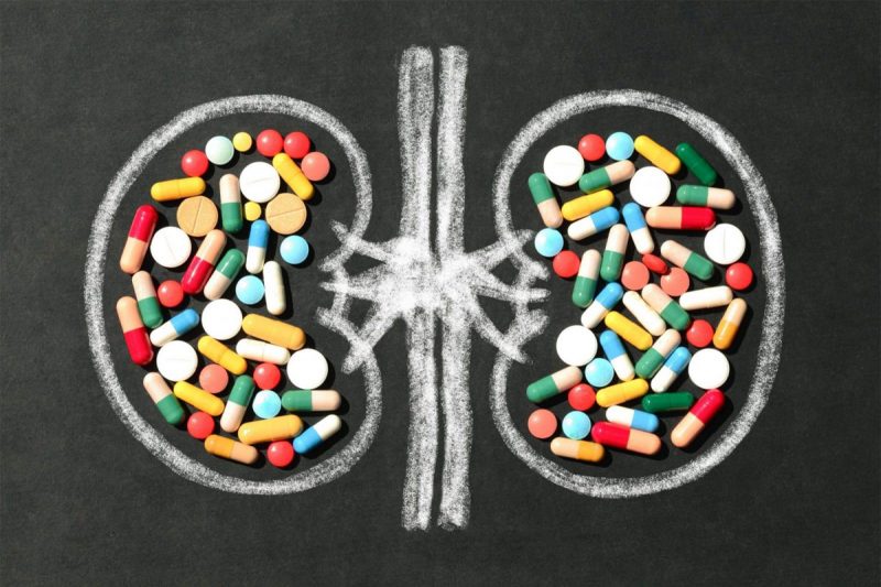 Pills inside a chalk drawing of kidneys